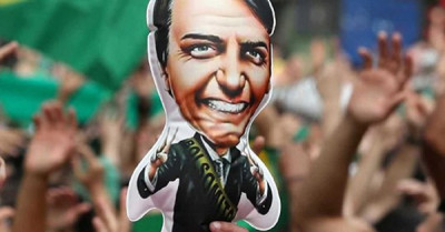 Para entender a ascensão de Bolsonaro à Presidência, o historiador Daniel Aarão Reis destaca três dimensões: as tradições estruturais do autoritarismo no Brasil, a longa conjuntura (a partir do processo de redemocratização até 2018) e a conjuntura curta (a eleição presidencial propriamente)