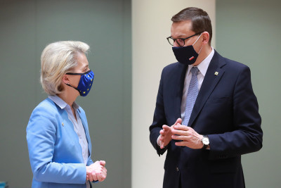 Ursula von der Leyen e Mateusz Morawiecki.