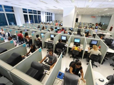 Trabalhadores de call center convocam greve para 31 de outubro