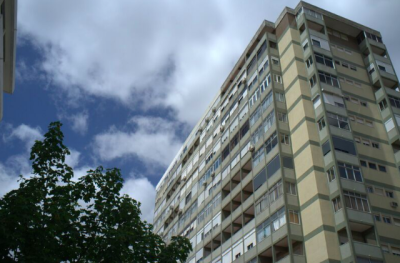 Proposta do Bloco de Esquerda, congelada há mais de dois anos, foi viabilizada e bancos&nbsp;terão de refletir integralmente a Euribor negativa nos&nbsp;juros dos&nbsp;empréstimos à habitação. 