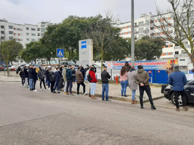 A greve na Carl Zeiss Vision prolonga-se até às 24 horas de segunda-feira - Foto da CGTP