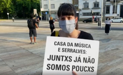 Foto do protesto junto à Casa da Música