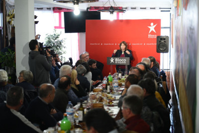 Catarina Martins fazenda a sua intervenção no almoço com os trabalhadores das lavarias das minas de Neves-Corvo, 17 de fevereiro de 2019 – Foto de Paula Nunes
