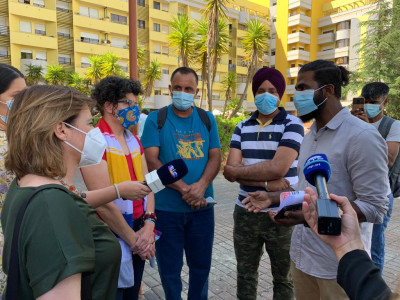 Catarina Martins com os trabalhadores que a recebram – Foto esquerda.net