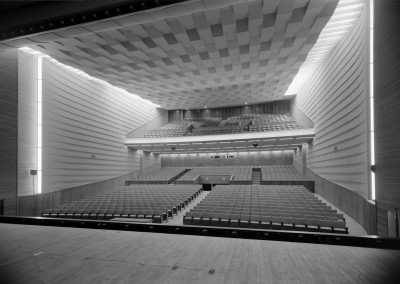 Imagem do Cineteatro Luísa Todi em 1960, estrutura que hoje integra também a RTCP. Foto do Estúdio Horácio Novais via Biblioteca de Arte Gulbenkian/Flickr.