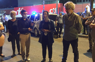Isabel Pires no piquete da greve dos CTT em Cabo Ruivo, Lisboa - Foto esquerda.net