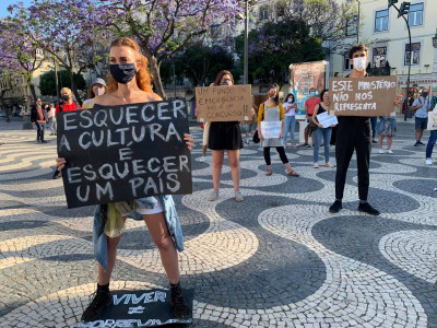 Para cumprir os objetivos, o Estatuto tem de responder à precariedade e insegurança de todas as pessoas que trabalham neste setor, com medidas capazes de mudar a realidade atual”, concluem.