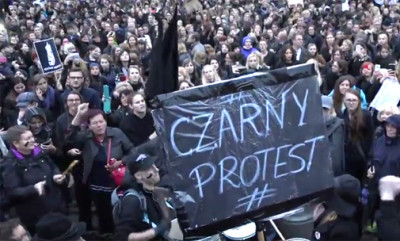 Protesto na Polónia na passada segunda-feira contra a proibição do aborto.