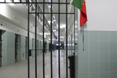 Os 21 migrantes estão detidos no Estabelecimento Prisional do Linhó por "falta de espaço" nos centros do SEF.