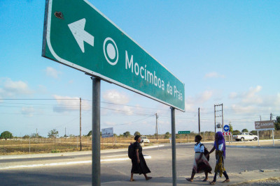 Mocímboa da Praia em 2017, depois de um ataque da Daesh. Foto de LUIS FONSECA/Lusa.