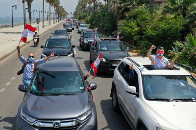 21 de abril de 2020. As manifestações regressam ao Líbano. Foto de WAEL HAMZEH/EPA/LUSA.