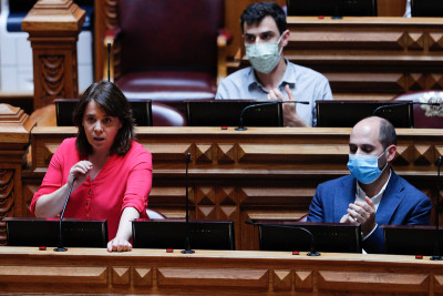 Catarina Martins no debate quinzenal desta quinta-feira.