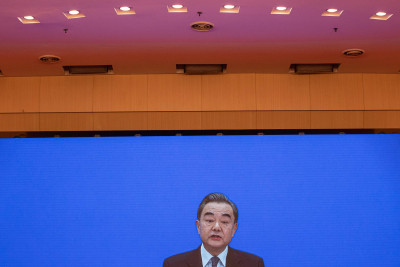 Wang Yi, ministro dos Negócios Externos da China na sua conferência de imprensa online.Foto de ROMAN PILIPEY/EPA/Lusa.