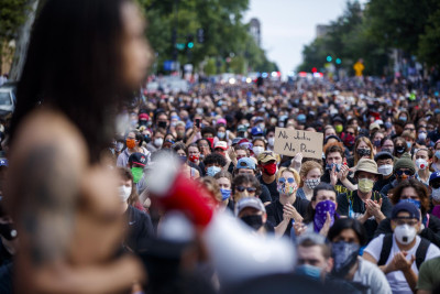 Manifestação em memória de George Floyd em Washington. Junho de 2020. Foto de SHAWN THEW/EPA/Lusa.
