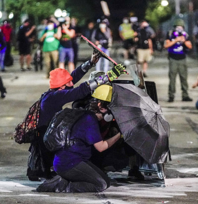 Manifestantes em Kenosha na noite passada.