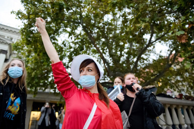 Apesar dos confrontos com a polícia em algumas cidades, tendo esta reprimido as manifestantes com gás pimenta, as manifestações deverão continuar ao longo do fim de semana.