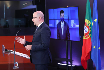 João Leão numa reunião informal dos ministros da Economia e Finanças europeus. Fevereiro de 2021. Foto de António Pedro Santos/Lusa.