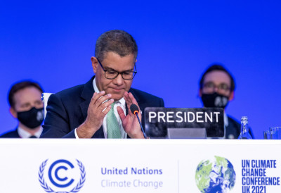 Alok Sharma, presidente da COP26, no final do evento. Foto de ROBERT PERRY/EPA/Lusa.