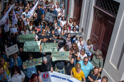 Trabalhadores das IPSS em manifestação no Porto. Foto de RUI MANUEL FARINHA/LUSA.