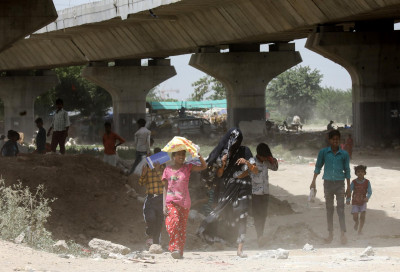 Onda de calor em Déli. Foto de RAJAT GUPTA/EPA/Lusa.