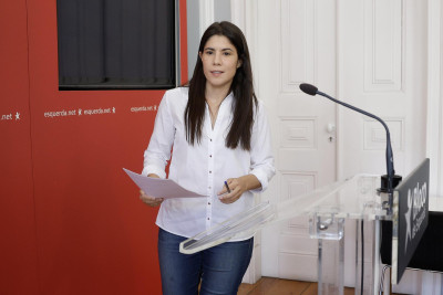 Mariana Mortágua antes da conferência de imprensa sobre o Orçamento do Estado. Foto de ANTÓNIO PEDRO SANTOS/LUSA.