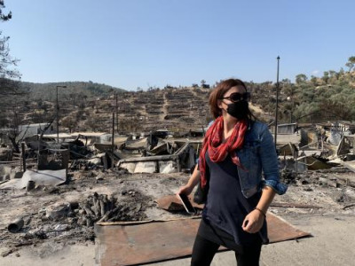 Marisa Matias de visita ao local do antigo campo de refugiados de Moria, na ilha de Lesbos, Grécia, que fora até então o maior da União Europeia.Marisa Matias de visita ao local do antigo campo de refugiados de Moria, na ilha de Lesbos, Grécia, que fora até então o maior da União Europeia.