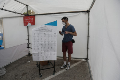 Eleições em Israel, mesa de voto em Jerusalem, 23 de março de 2021 – Foto de Abir Sultan/Epa/Lusa