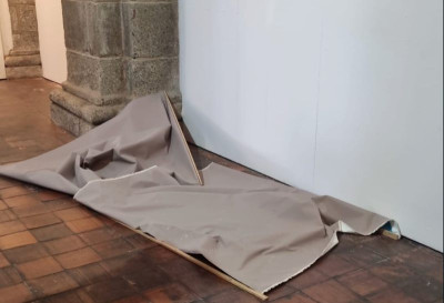 Uma das obras destruídas.