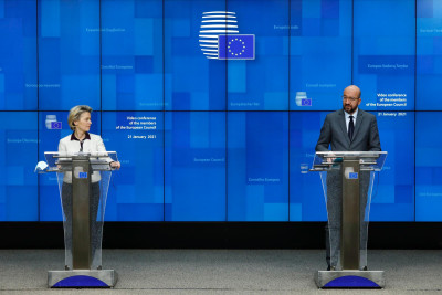 Ursula von der Leyen e Charles Michel.