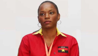 Tchizé dos Santos, filha do ex-presidente de Angola José Eduardo dos Santos, pode ter ficado impedida de participar no Congresso Extraordinário do MPLA, devido à suspensão