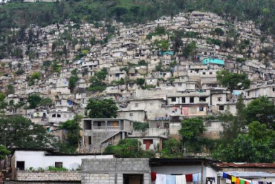 O Haiti é o país mais pobre do hemisfério ocidental e um dos mais pobres do mundo. Em fevereiro de 2019, rebentaram grandes manifestações de protesto no país - Porto Príncipe, Haiti – foto de Samuel Rodríguez/El Salto