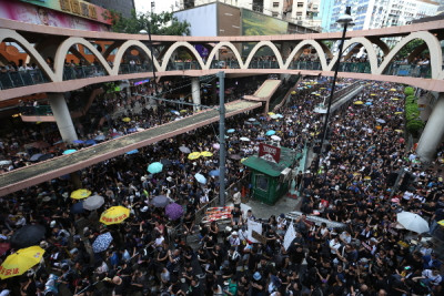 Marcha contra o governo de Carrie Lam em Hong-Kong, convocada pela Frente Cívica de Direitos Humanos, 21 de julho de 2019 – Foto de Jerome Favre/Epa/Lusa
