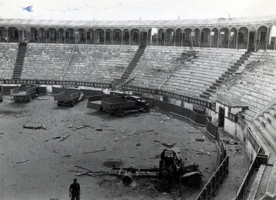 Praça de Touros de Badajoz depois do massacre. Foto publicada no Diário de Notícias a 17 de agosto de 1936.