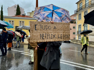 Manifestação dos Estudantes pelo Cinema Português, onde exigiam que as taxas do cinema fossem plenamente aplicadas às plataformas de streaming. 