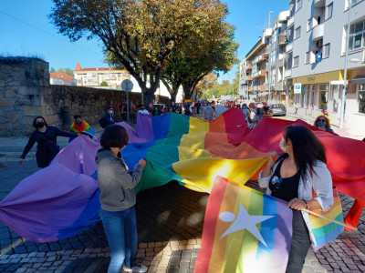 “LGBT, ou não, vem para a rua, sem opressão!”, ouviu-se na Marcha LGBTI+ em Viseu. 