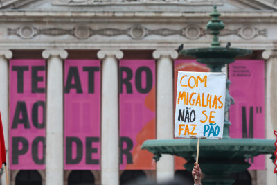 Manifestação pela Cultura em Lisboa, Rossio, frente ao TNDM II, em 2018. Foto de Manuel Almeida, Lusa.Foto 