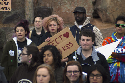 Marcha trans nos EUA em 2017. Foto de Poogie/Flickr.