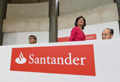 Santander, o banco que mais empregos cortou o ano passado. Foto de Fernando Villar/EPA/Lusa.
