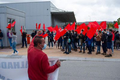 Trabalhadores da Hutchinson. Foto da CGTP.