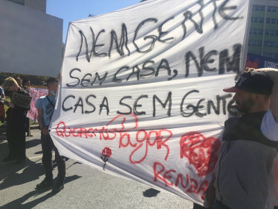 "Nem gente sem casa,nem casa sem gente" - Foto Stop Despejos, página no facebook