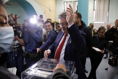 O candidato da esquerda Jean-Luc Mélenchon obteve na primeira volta das eleições presidenciais em França 22% e, nessa noite, apelou a que ninguém vote em Le Pen na segunda volta, 10 de abril de 2022 – Foto de Sebatien Nogier/Epa/Lusa