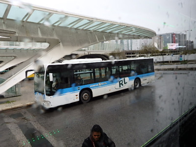 Rodoviária de Lisboa, autocarro na Gare do Oriente, 15 de abril de 2018 – Foto de Mike Steele / wikipedia 