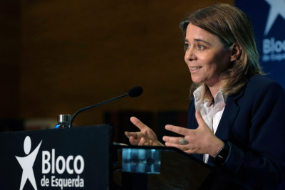 Catarina Martins interveio na sessão pública, realizada no Auditório da Biblioteca Municipal em Santo Tirso, 4 de junho de 2022 – Foto de Fernando Veludo/Lusa