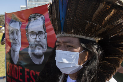 Ação de luta dos trabalhadores da Funai, a Fundação Nacional do Índio, um órgão estatal, contra o seu presidente que tinha declarado falsamente que Bruno Pereira não tinha autorização para entrar na área de Vale do Javari onde desapareceu. Foto de JOEDSON ALVES/EPA/Lusa.