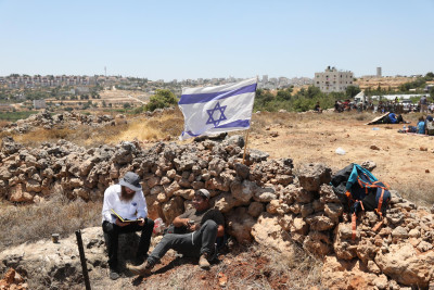 Tentativa de criação de um colonato em Kiryat Arba, perto de Hebron. Foto de ABIR SULTAN/EPA/Lusa.
