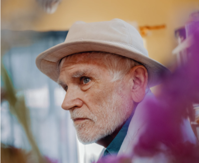 Mike Davis. Pormenor de uma foto de Adam Perez/Los Angeles Times. Reproduzida pelo blogue da Boitempo.