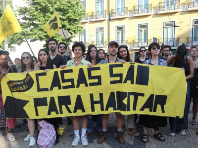 Movimento Referendo pela Habitação na concentração "O Mais Habitação não serve a população", no dia 22 de junho em Lisboa