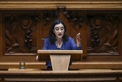 A deputada Isabel Pires na Assembleia da República.
