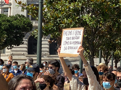 Racismo é crime, concentração no Porto, 1 de agosto de 2020 - Foto de Pedro Faria