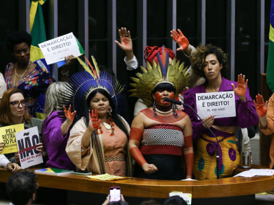 Protesto na Câmara dos Deputados no dia da aprovação do Marco Temporal. Foto: Lula Marques/ Agência Brasil